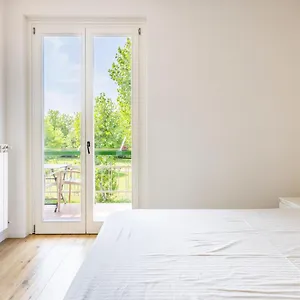 Trendy Aparment With Garage Right By The Sirmione